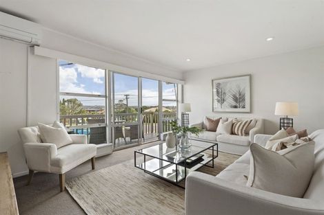 Photo of property in 2/7 Westwell Road, Belmont, Auckland, 0622