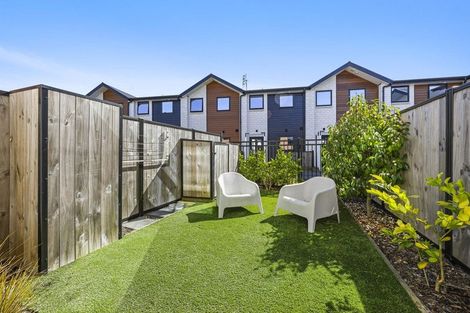 Photo of property in 4/170 Don Buck Road, Massey, Auckland, 0614