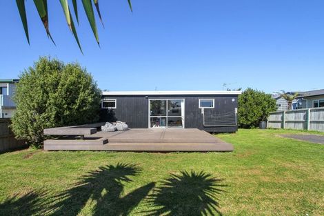 Photo of property in 27 Crispe Road, Clarks Beach, 2122