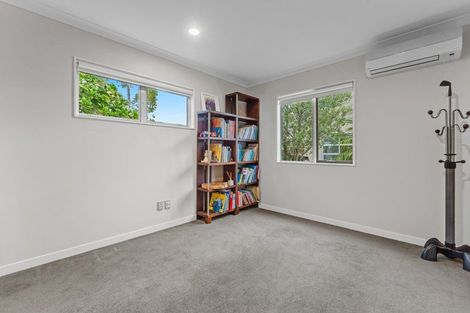 Photo of property in 5b Rahopara Street, Castor Bay, Auckland, 0620