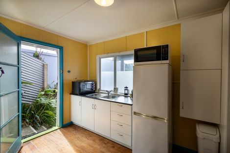 Photo of property in 63 Sea View Road, Baylys Beach, 0377