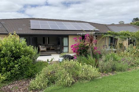 Photo of property in 26 Gavinike Place, Waimauku, 0812