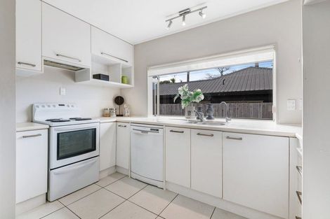 Photo of property in 2/45 Unsworth Drive, Unsworth Heights, Auckland, 0632