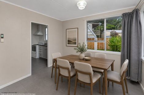 Photo of property in 10 Gannet Place, One Tree Point, 0118