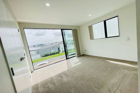 Photo of property in 28 Parahau Road, Papakura, 2110