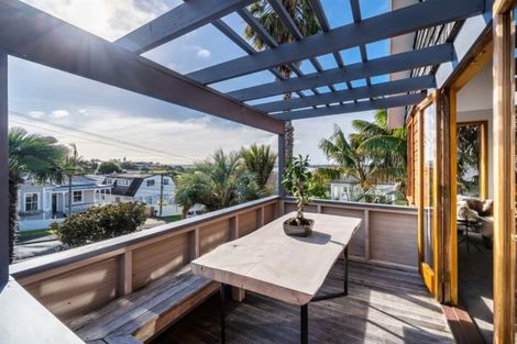 Photo of property in 13 Richmond Avenue, Northcote Point, Auckland, 0627