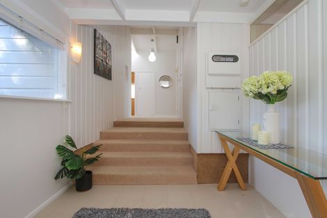 Photo of property in 99 Pupuke Road, Northcote, Auckland, 0627