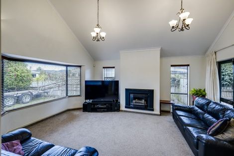 Photo of property in 10 Knightsbridge Place, Taradale, Napier, 4112