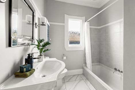 Photo of property in 15 Taradale Road, Marewa, Napier, 4110