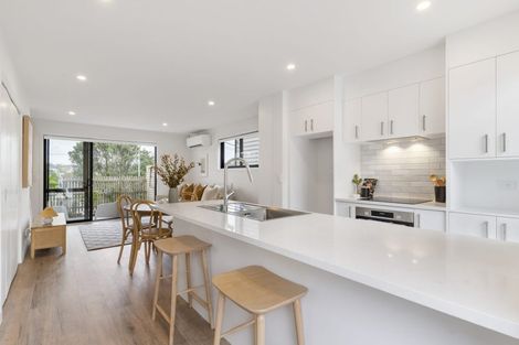 Photo of property in 4/35 Garadice Road, Rothesay Bay, Auckland, 0630