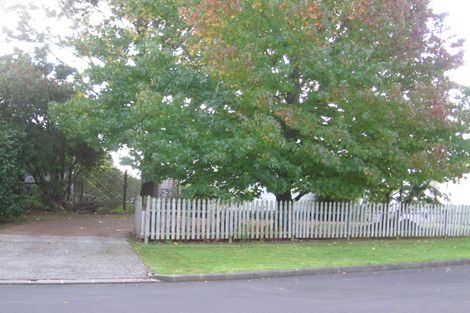 Photo of property in 4 Hazelmay Place, Bucklands Beach, Auckland, 2014