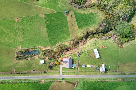 Photo of property in 131 Tiromoana Road, Maata, Eltham, 4398
