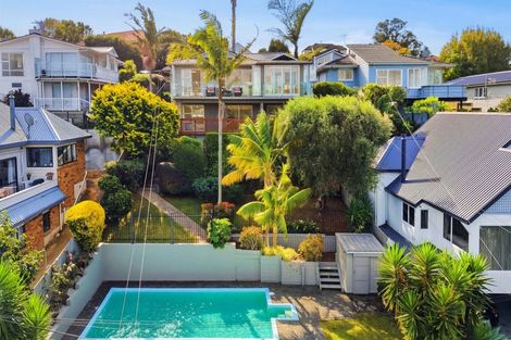 Photo of property in 1/5 Colmar Road, Mellons Bay, Auckland, 2014