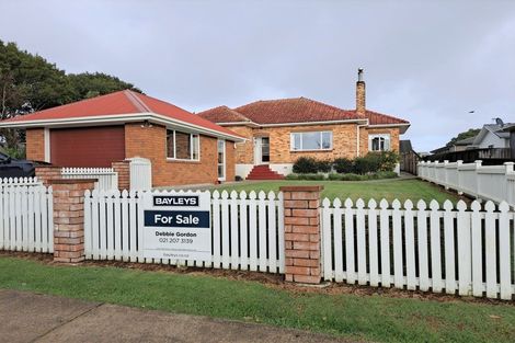 Photo of property in 18 Valley Road, Pukekohe, 2120