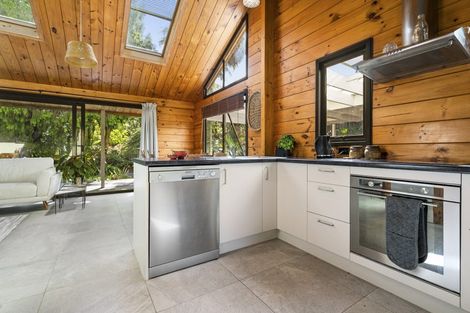 Photo of property in 44 Turanga Road, Henderson Valley, Auckland, 0612