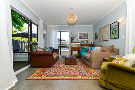 Photo of property in 28 Cooper Place, Chedworth, Hamilton, 3210