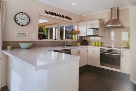 Photo of property in 27 Oteki Park Drive, Welcome Bay, Tauranga, 3112