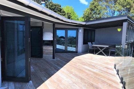 Photo of property in 16 Ridge Lane, New Plymouth, 4310