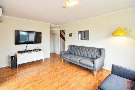 Photo of property in 2/15 Winiata Terrace, Papakura, 2110