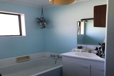 Photo of property in 46 Waimea Road, Waikanae Beach, Waikanae, 5036