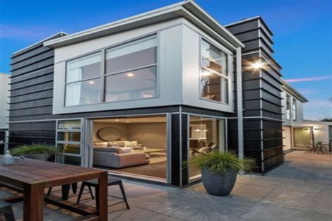 Photo of property in 128a Holly Road, St Albans, Christchurch, 8014