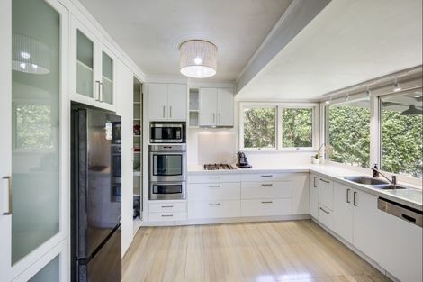 Photo of property in 16 Tauroa Road, Havelock North, 4130