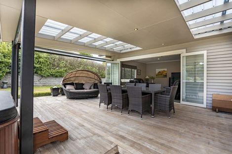 Photo of property in 16 Abbotsford Road, Waipawa, 4210