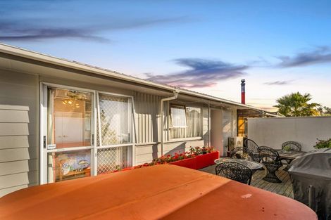 Photo of property in 39 Rehia Road, Massey, Auckland, 0614