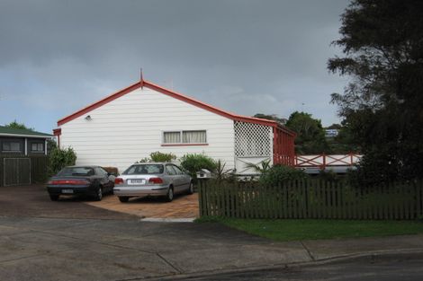 Photo of property in 11 Tyndrum Place, Highland Park, Auckland, 2010