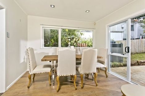 Photo of property in 24 Arrow Road, Forrest Hill, Auckland, 0620