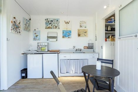 Photo of property in 14 Mermaid Place, Whitianga, 3510