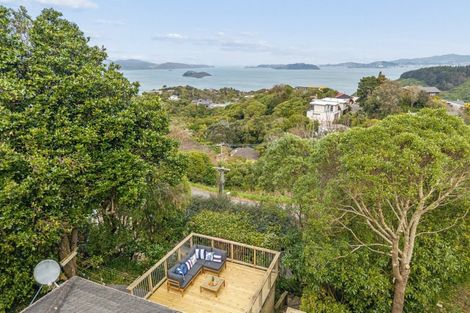 Photo of property in 77 Maungaraki Road, Korokoro, Lower Hutt, 5012