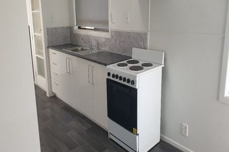 Photo of property in 33 Strid Road, Te Atatu South, Auckland, 0610