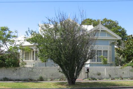 Photo of property in 28a Russell Street, Stanley Point, Auckland, 0624