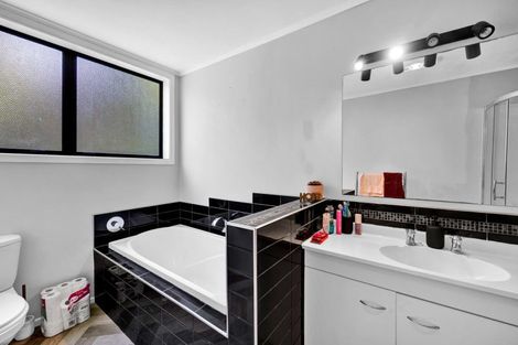 Photo of property in 9 Carrington Street, Inglewood, 4330