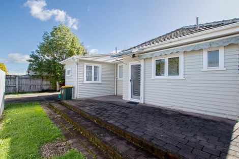 Photo of property in 16 Oxford Street, Fairfield, Hamilton, 3214