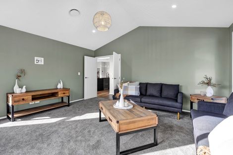 Photo of property in 6 Oliver O'leary Way, Westown, New Plymouth, 4310