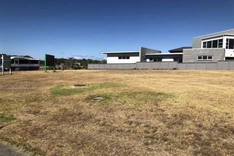 Photo of property in 2 Rauiri Drive, One Tree Point, 0118