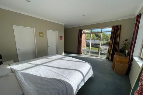 Photo of property in 35 Erlestoke Crescent, Churton Park, Wellington, 6037