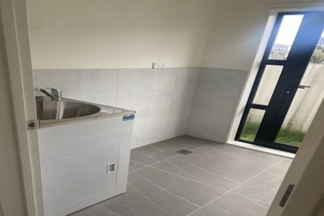 Photo of property in 24 Royal Arch Place, Rosehill, Papakura, 2113