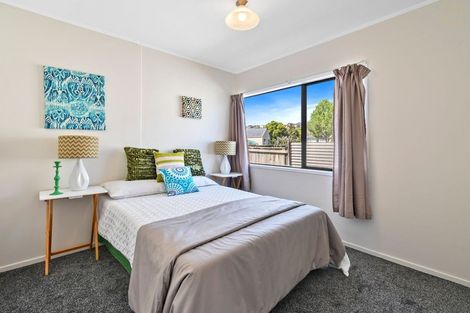 Photo of property in 4 Tilbrook Place, Papakura, 2110