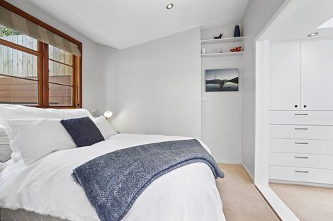 Photo of property in 402 Queens Drive, Lyall Bay, Wellington, 6022