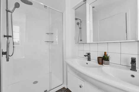 Photo of property in 27 Saxton Road, Upper Vogeltown, New Plymouth, 4310