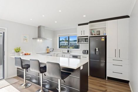 Photo of property in 24 Enereta Road, Otaki, 5512