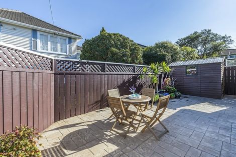 Photo of property in 21a Cecil Road, Tawa, Wellington, 5028