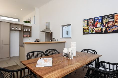 Photo of property in 9/15 Roxburgh Street, Mount Victoria, Wellington, 6011