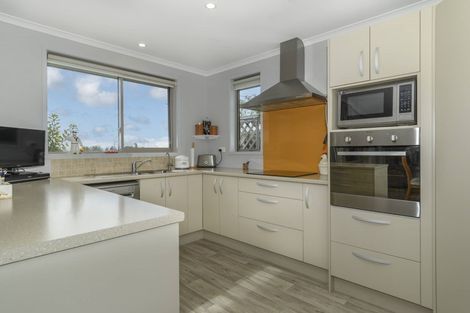 Photo of property in 16 Vista Close, Omokoroa, 3114