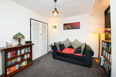 Photo of property in 6 Pukatea Place, Milson, Palmerston North, 4414