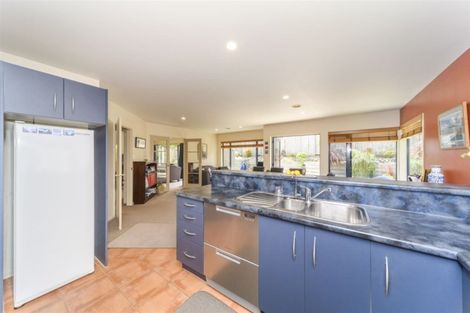 Photo of property in 11 Ruapehu Drive, Fitzherbert, Palmerston North, 4410