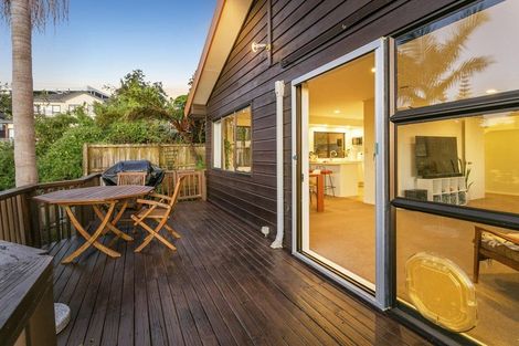 Photo of property in 2/23 Gwenand Place, Botany Downs, Auckland, 2010